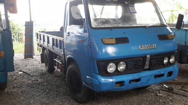 รถ4ล้ออิซูซุ เครื่อง74แรง ขายตามสภาพ ทะเบียนขาด3ปี
