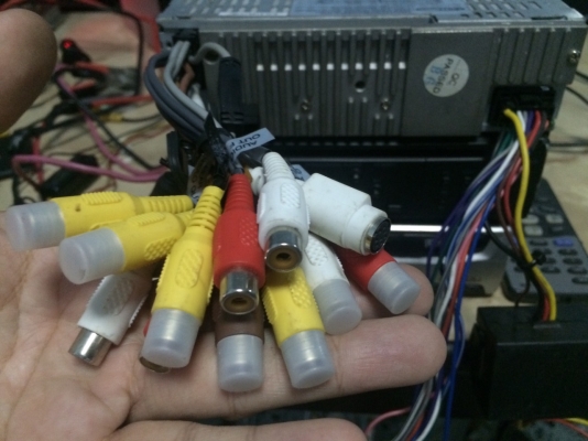 BBTF DV-777BTF USB SDCARD DVD-RW VCD-RW MP3-RW CD-RW จอLCD3นิ้ว ปรีเอ้า3ชุด Vedio out2ชุด Vedio in 1ชุด ต่อกล้องมองหลังอีก1ชุด มือ2 ญี่ปุ่น