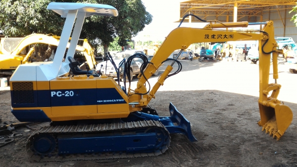 ขายรถขุดเล็ก KOMATSU 20-3 เครื่องดี ปั้มดี สภาพพร้อมใช้งานเป็นรถเก่านอกนำเข้าจากญี่ปุ่น ราคา 220,000 บาท สนใจติดต่อ 083-3436937กิตติศักดิ์ line:mjkodream