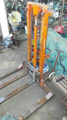 ====== Sold Out!! ====== แฮนด์ลิฟท์ไฟฟ้า LIFTO JAPAN 1 ตัน. ยกสูง 3 เมตร.งายาว 120 cm.โทร 089-2499-123(Line)นครปฐม