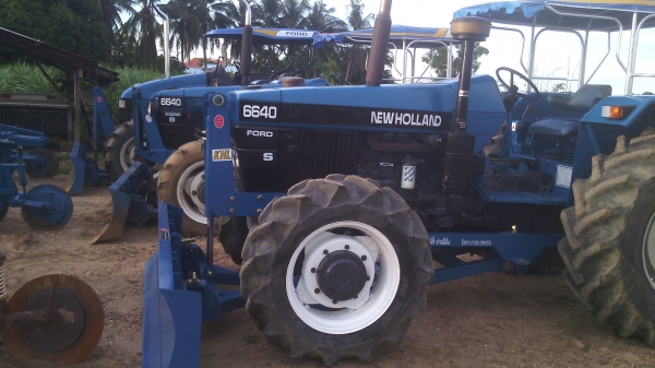ขายรถไถFORDรุ่น6640คานหน้า NEWHOLLAND  เล่มพร้อมโอนม