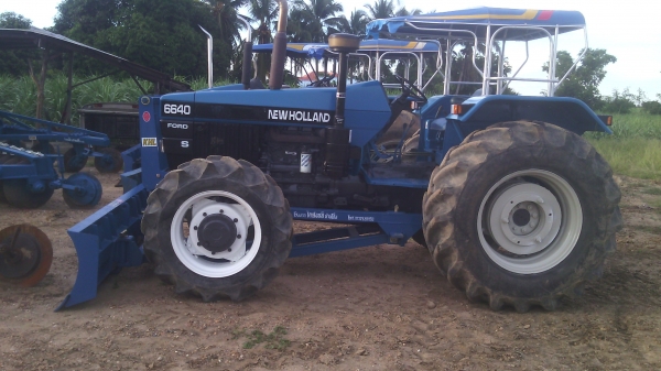 ขายรถไถFORDรุ่น6640คานหน้า NEWHOLLAND  เล่มพร้อมโอนม