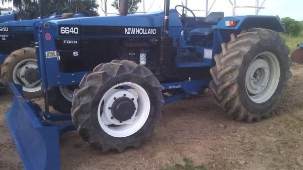 ขายรถไถFORDรุ่น6640คานหน้า NEWHOLLAND  เล่มพร้อมโอนม