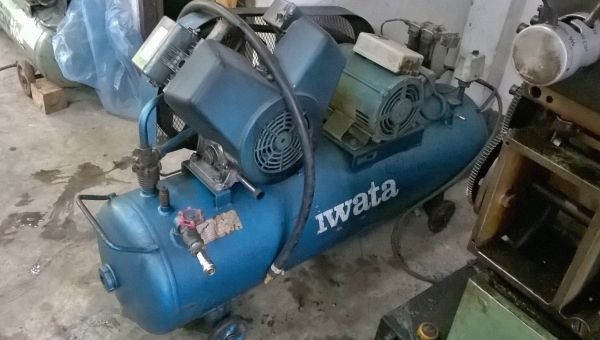 ขายถูกๆปั้มลมนำเข้าจากญี่ปุ่น IWATA 5 แรง ทุกระบบใช้งานได้ดีมาก