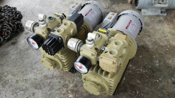Sale>> เครื่องแวคคัมแห้งสูญญากาศ Made in Japan มอเตอร์ Mitsu 1 HP. 380 V. สลับสายเรียบร้อย มี 2 ตัว ของใหม่ไม่เคยใช้งาน!!