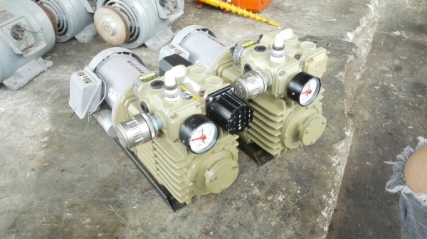 Sale>> เครื่องแวคคัมแห้งสูญญากาศ Made in Japan มอเตอร์ Mitsu 1 HP. 380 V. สลับสายเรียบร้อย มี 2 ตัว ของใหม่ไม่เคยใช้งาน!!