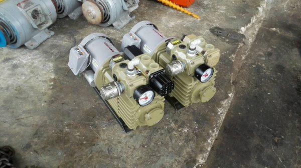 Sale>> เครื่องแวคคัมแห้งสูญญากาศ Made in Japan มอเตอร์ Mitsu 1 HP. 380 V. สลับสายเรียบร้อย มี 2 ตัว ของใหม่ไม่เคยใช้งาน!!