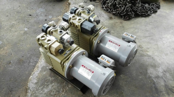 Sale>> เครื่องแวคคัมแห้งสูญญากาศ Made in Japan มอเตอร์ Mitsu 1 HP. 380 V. สลับสายเรียบร้อย มี 2 ตัว ของใหม่ไม่เคยใช้งาน!!
