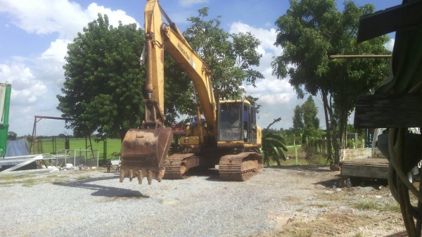 ขายรถแบคโฮ KOMATSU PC200-6 เครื่องคัมมิ้น ราคา 600000