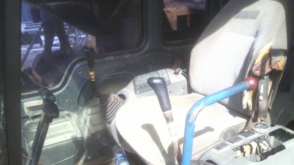 ขายรถแบคโฮ KOMATSU PC200-6 เครื่องคัมมิ้น ราคา 600000