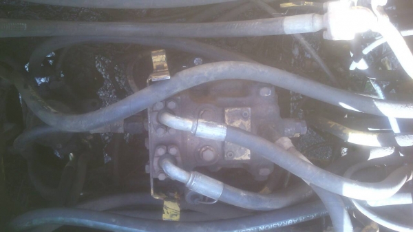 ขายรถแบคโฮ KOMATSU PC200-6 เครื่องคัมมิ้น ราคา 600000