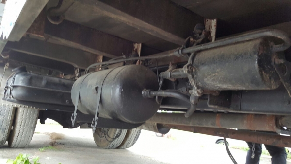 รถอีซูซุ 6 ล้อ หลังถนน FDR / 165 แรงม้า. ปี 39.   สนในติดต่อ   081 - 6079515