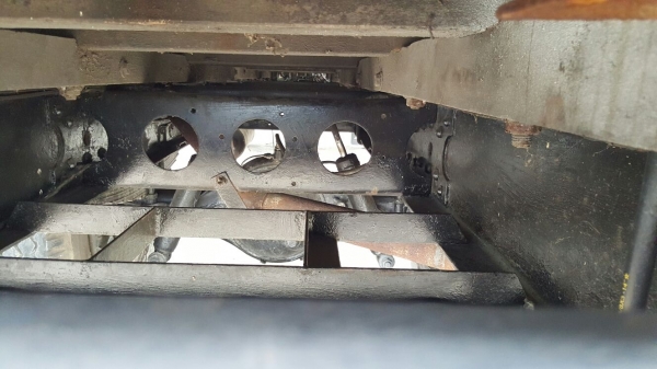 รถอีซูซุ 6 ล้อ หลังถนน FDR / 165 แรงม้า. ปี 39.   สนในติดต่อ   081 - 6079515