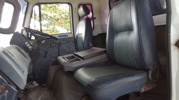 รถอีซูซุ 6 ล้อ หลังถนน FDR / 165 แรงม้า. ปี 39.   สนในติดต่อ   081 - 6079515