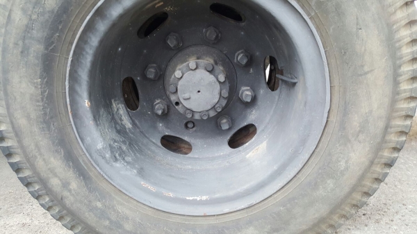 รถอีซูซุ 6 ล้อ หลังถนน FDR / 165 แรงม้า. ปี 39.   สนในติดต่อ   081 - 6079515