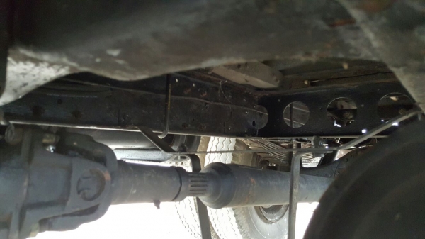 รถอีซูซุ 6 ล้อ หลังถนน FDR / 165 แรงม้า. ปี 39.   สนในติดต่อ   081 - 6079515