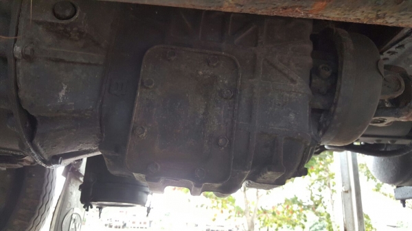 รถอีซูซุ 6 ล้อ หลังถนน FDR / 165 แรงม้า. ปี 39.   สนในติดต่อ   081 - 6079515