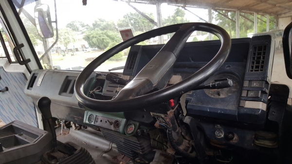 รถอีซูซุ 6 ล้อ หลังถนน FDR / 165 แรงม้า. ปี 39.   สนในติดต่อ   081 - 6079515