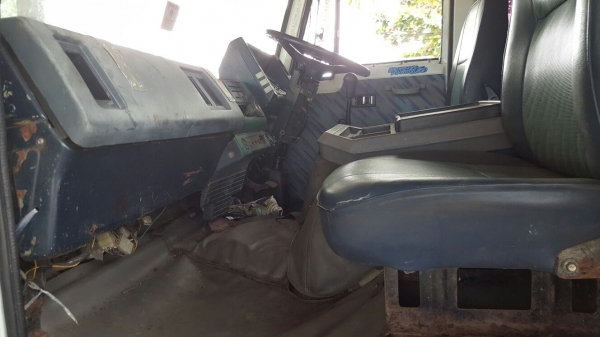 รถอีซูซุ 6 ล้อ หลังถนน FDR / 165 แรงม้า. ปี 39.   สนในติดต่อ   081 - 6079515