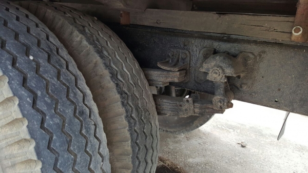 รถอีซูซุ 6 ล้อ หลังถนน FDR / 165 แรงม้า. ปี 39.   สนในติดต่อ   081 - 6079515