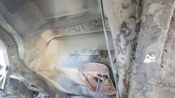 รถอีซูซุ 6 ล้อ หลังถนน FDR / 165 แรงม้า. ปี 39.   สนในติดต่อ   081 - 6079515