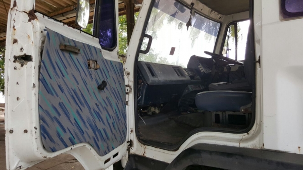 รถอีซูซุ 6 ล้อ หลังถนน FDR / 165 แรงม้า. ปี 39.   สนในติดต่อ   081 - 6079515