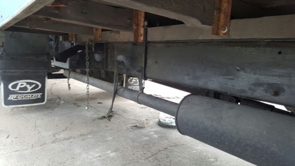 รถอีซูซุ 6 ล้อ หลังถนน FDR / 165 แรงม้า. ปี 39.   สนในติดต่อ   081 - 6079515