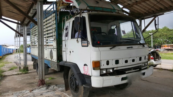 รถอีซูซุ 6 ล้อ หลังถนน FDR / 165 แรงม้า. ปี 39.   สนในติดต่อ   081 - 6079515