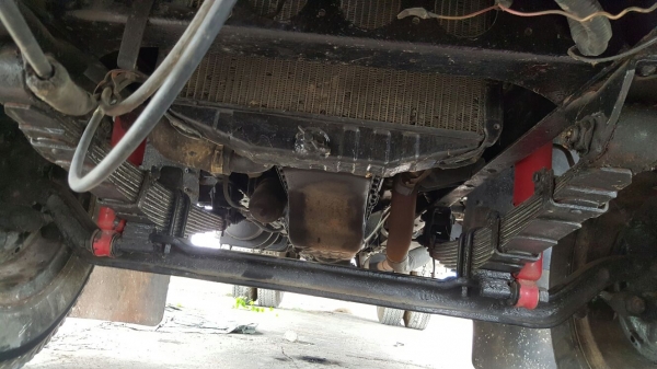 รถอีซูซุ 6 ล้อ หลังถนน FDR / 165 แรงม้า. ปี 39.   สนในติดต่อ   081 - 6079515