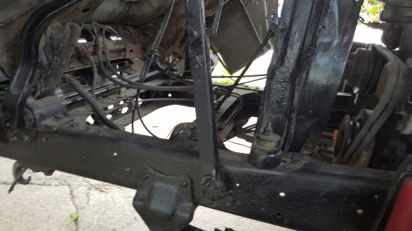 รถอีซูซุ 6 ล้อ หลังถนน FDR / 165 แรงม้า. ปี 39.   สนในติดต่อ   081 - 6079515