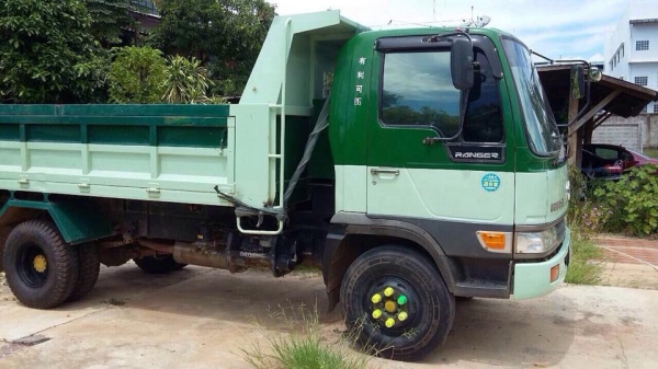 ขายรถ 6 ล้อดั้ม  HINO  ประกอบนอก 210 เเรงม้า ปี 2553  พร้อมใช้งาน ราคาต่อรองได้!!!!