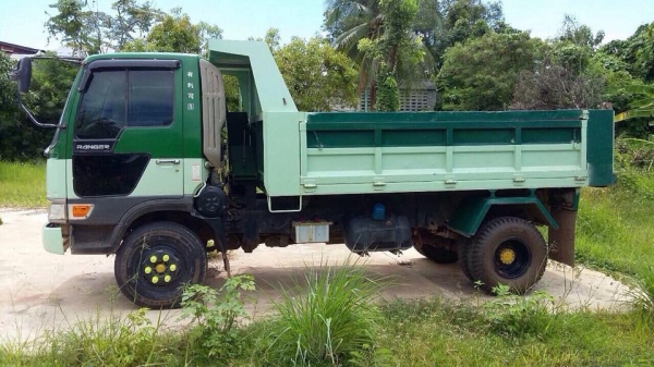 ขายรถ 6 ล้อดั้ม  HINO  ประกอบนอก 210 เเรงม้า ปี 2553  พร้อมใช้งาน ราคาต่อรองได้!!!!