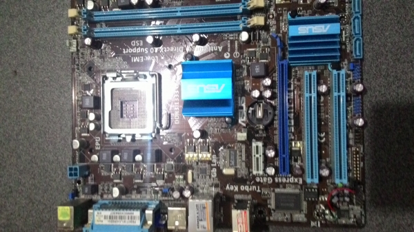 ขาย เมนบอร์ดเทพ asus 775 พร้อม cpu