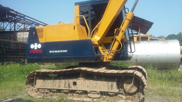 ขายรถแบคโฮ KOMATSU PC60-5 ราคา 420000