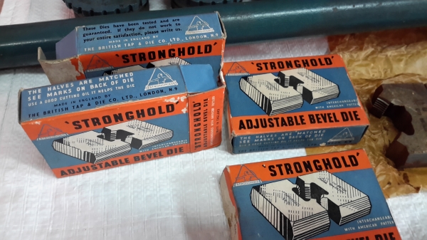 ต๊าปเกลียว STRONGHOLD ชุดใหญ่ made in  england