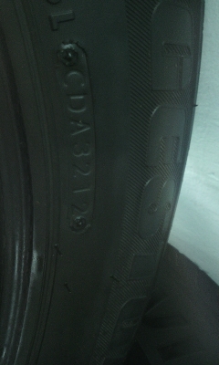 ขายยาง  205-70-15 ปี 12