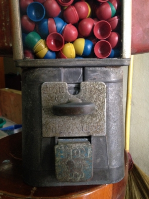 โหลไข่งานเก่าใช้งานปกติครับโหลไข่งาน 50 กว่าปีครับ  พร้อมไข่ครึ่งโหลครับพร้อมใช้งานครับ เหรียญบาทเล็กหมุนได้ครับ งานเก่าหายากน่าเก็บครับแทนกระปุกออมสินได้เลยครับ  ราคานี้คุ้มมากครับ