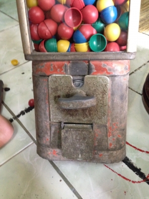 โหลไข่งานเก่าใช้งานปกติครับโหลไข่งาน 50 กว่าปีครับ  พร้อมไข่ครึ่งโหลครับพร้อมใช้งานครับ เหรียญบาทเล็กหมุนได้ครับ งานเก่าหายากน่าเก็บครับแทนกระปุกออมสินได้เลยครับ  ราคานี้คุ้มมากครับ