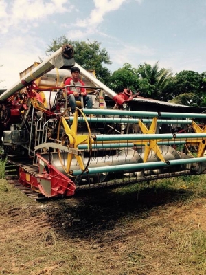 ขายรถเกี่ยวข้าว เกษตรพัฒนา สภาพพร้อมใช้งาน สนใจโทร 090-8588220คุณนะ 093-3258446คุณบิว หรือเข้าดูสินค้าอื่นๆได้ที่ www.truck.in.th/498 หรือเพจFacebook ณรงค์ ซื้อขายรถมือสอง (เว็บไซต์ส่วนตัว) หรือFacebook ตลาดรถมือสอง คุณนะ