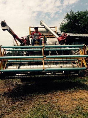 ขายรถเกี่ยวข้าว เกษตรพัฒนา สภาพพร้อมใช้งาน สนใจโทร 090-8588220คุณนะ 093-3258446คุณบิว หรือเข้าดูสินค้าอื่นๆได้ที่ www.truck.in.th/498 หรือเพจFacebook ณรงค์ ซื้อขายรถมือสอง (เว็บไซต์ส่วนตัว) หรือFacebook ตลาดรถมือสอง คุณนะ