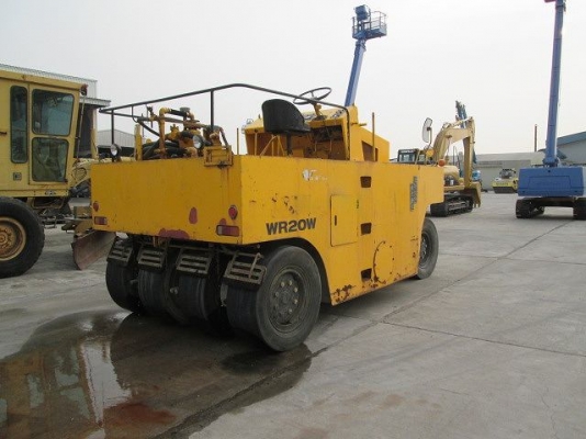 ขายรถบดล้อยาง 20 ตัน DYNAPAC รุ่น R20A มือสองนำเข้า จากญี่ปุ่น ขายรถบดล้อยาง 20 ตัน DYNAPAC รุ่น R20A มือสองนำเข้า จากญี่ปุ่น