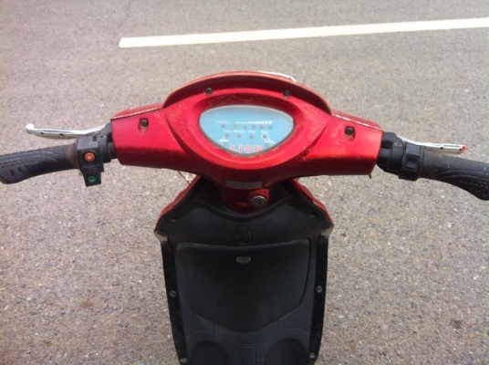 ขายโคลงรถไฟฟ้า ไม่มีแบตนะคับ มีปลั้กเสียบแบต มีกล่องควบคุม ราคา 2900