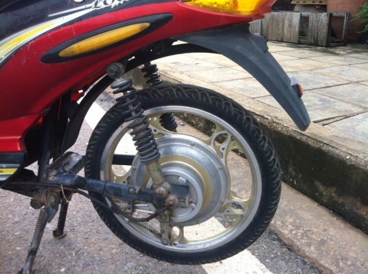 ขายโคลงรถไฟฟ้า ไม่มีแบตนะคับ มีปลั้กเสียบแบต มีกล่องควบคุม ราคา 2900