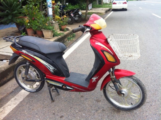 ขายโคลงรถไฟฟ้า ไม่มีแบตนะคับ มีปลั้กเสียบแบต มีกล่องควบคุม ราคา 2900