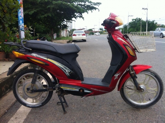 ขายโคลงรถไฟฟ้า ไม่มีแบตนะคับ มีปลั้กเสียบแบต มีกล่องควบคุม ราคา 2900