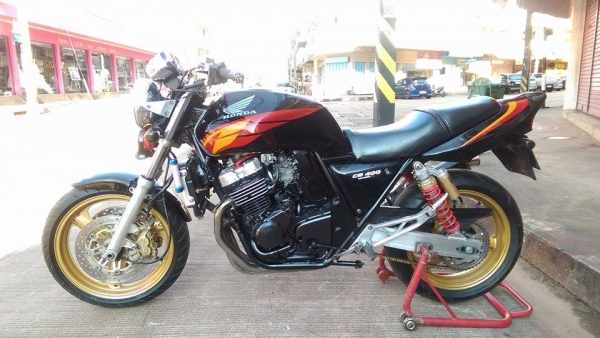 ขายคับ HONDA CB400 ปี98 เวอร์ชั่นSไมล์แดง ทะเบียนพร้อมโอน ภาษีไม่ขาด ท่อแต่ง กันล้ม โซ่สเตอเต็ม แฮนด์บาร์ ราคา 85000 บาท ส่งได้ทั่วไทยคับ สนใจติดต่อ 081-0578282 คับ ส่งได้ทั่วไทยคับ สนใจติดต่อ 081-0578282 FACEBOOK ชาญณรงค์ ป๊อป ชัยอมฤต ไอดีไลน์ POPBIGBIKE