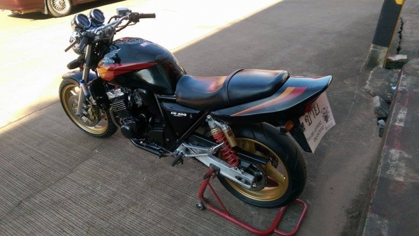 ขายคับ HONDA CB400 ปี98 เวอร์ชั่นSไมล์แดง ทะเบียนพร้อมโอน ภาษีไม่ขาด ท่อแต่ง กันล้ม โซ่สเตอเต็ม แฮนด์บาร์ ราคา 85000 บาท ส่งได้ทั่วไทยคับ สนใจติดต่อ 081-0578282 คับ ส่งได้ทั่วไทยคับ สนใจติดต่อ 081-0578282 FACEBOOK ชาญณรงค์ ป๊อป ชัยอมฤต ไอดีไลน์ POPBIGBIKE