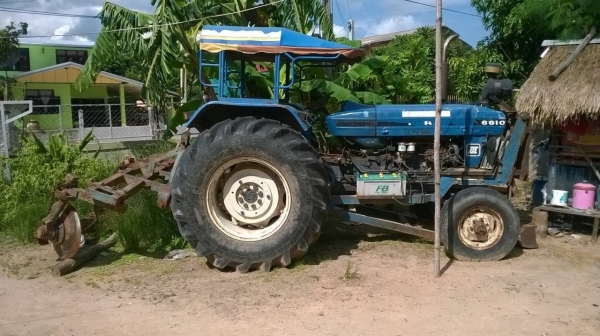 ขายรถไถฟอร์ด 6600 เสื้อลาย เอกสารเล่มทะเบียนครบ อุปกรณ์มีผานดันหน้า ผาน 6