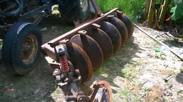 ขายรถไถฟอร์ด 6600 เสื้อลาย เอกสารเล่มทะเบียนครบ อุปกรณ์มีผานดันหน้า ผาน 6