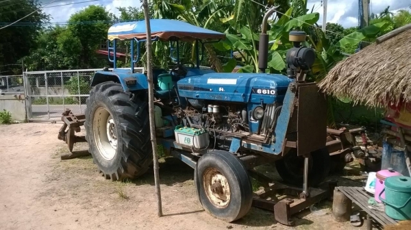 ขายรถไถฟอร์ด 6600 เสื้อลาย เอกสารเล่มทะเบียนครบ อุปกรณ์มีผานดันหน้า ผาน 6